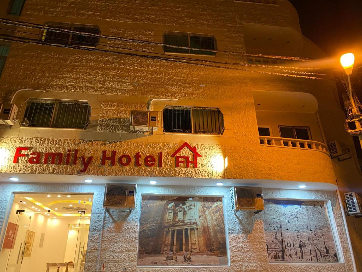 Petra Family Hotel Wadi Musa Esterno foto