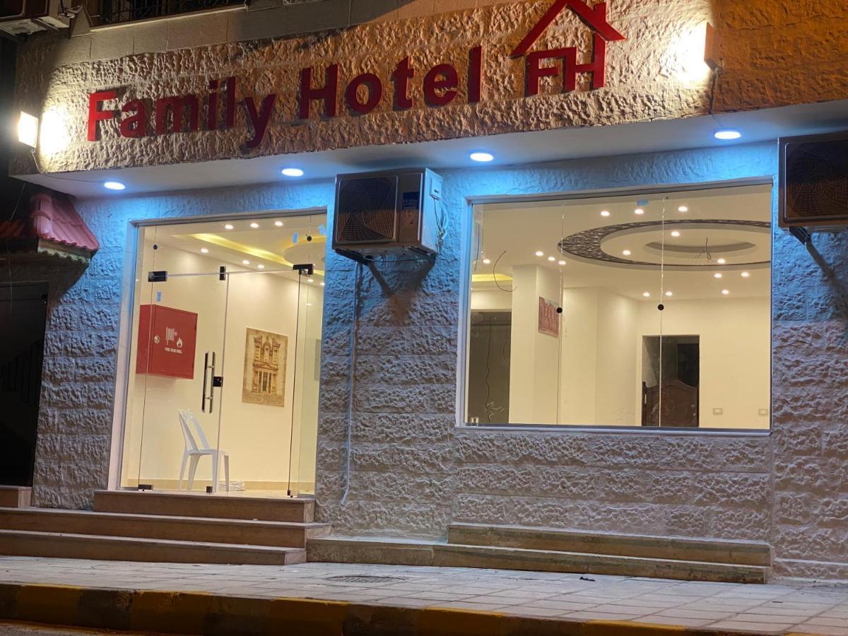 Petra Family Hotel Wadi Musa Esterno foto